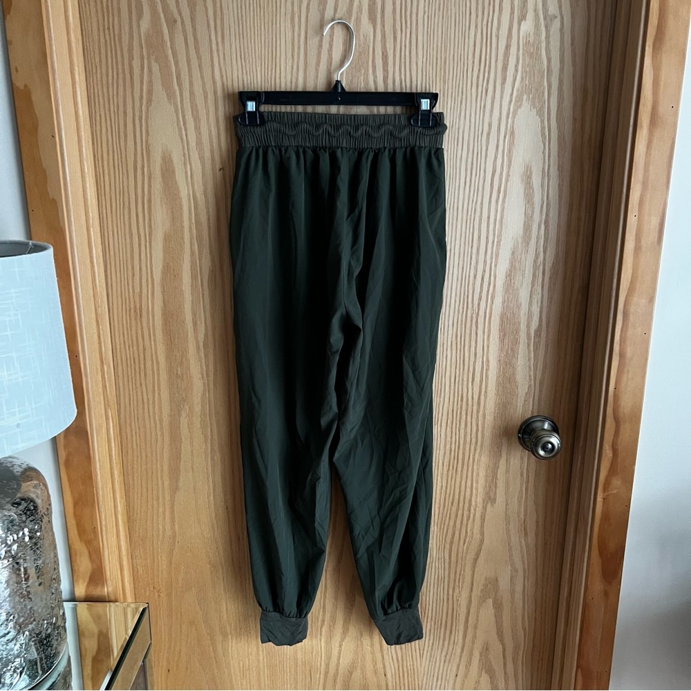 Urban Outfitters Women’s Olive Green Drawstring Jogger Pants
• Size Medium - Picture 2 of 3